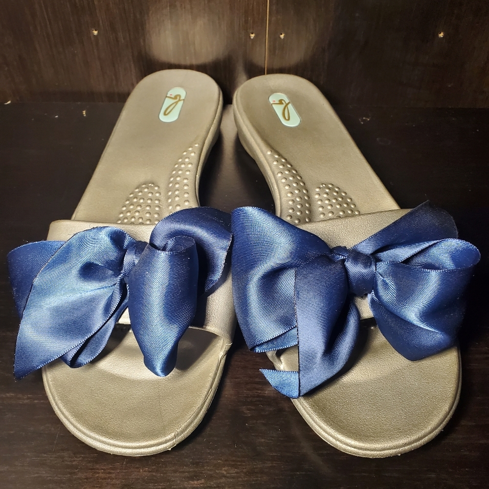 Oka B Navy/Silver Bow Slide Sandles Size L
